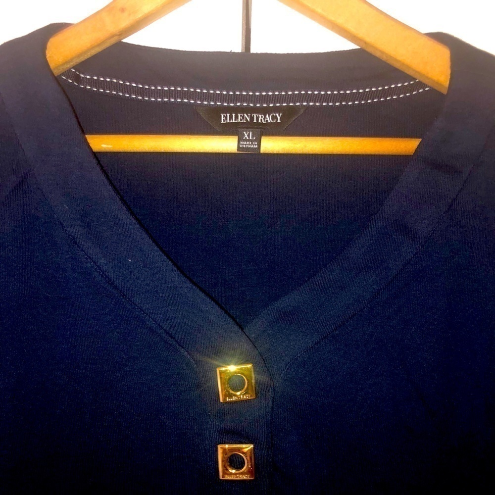 Ellen Tracy Navy Blue log sleeve w/gold accents